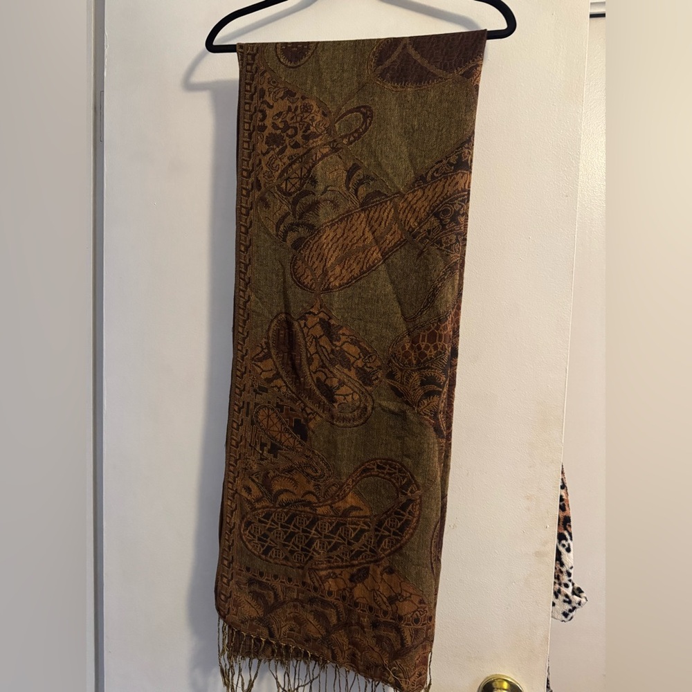 Pashmina Olive and Brown shawl
Or scarf reversible